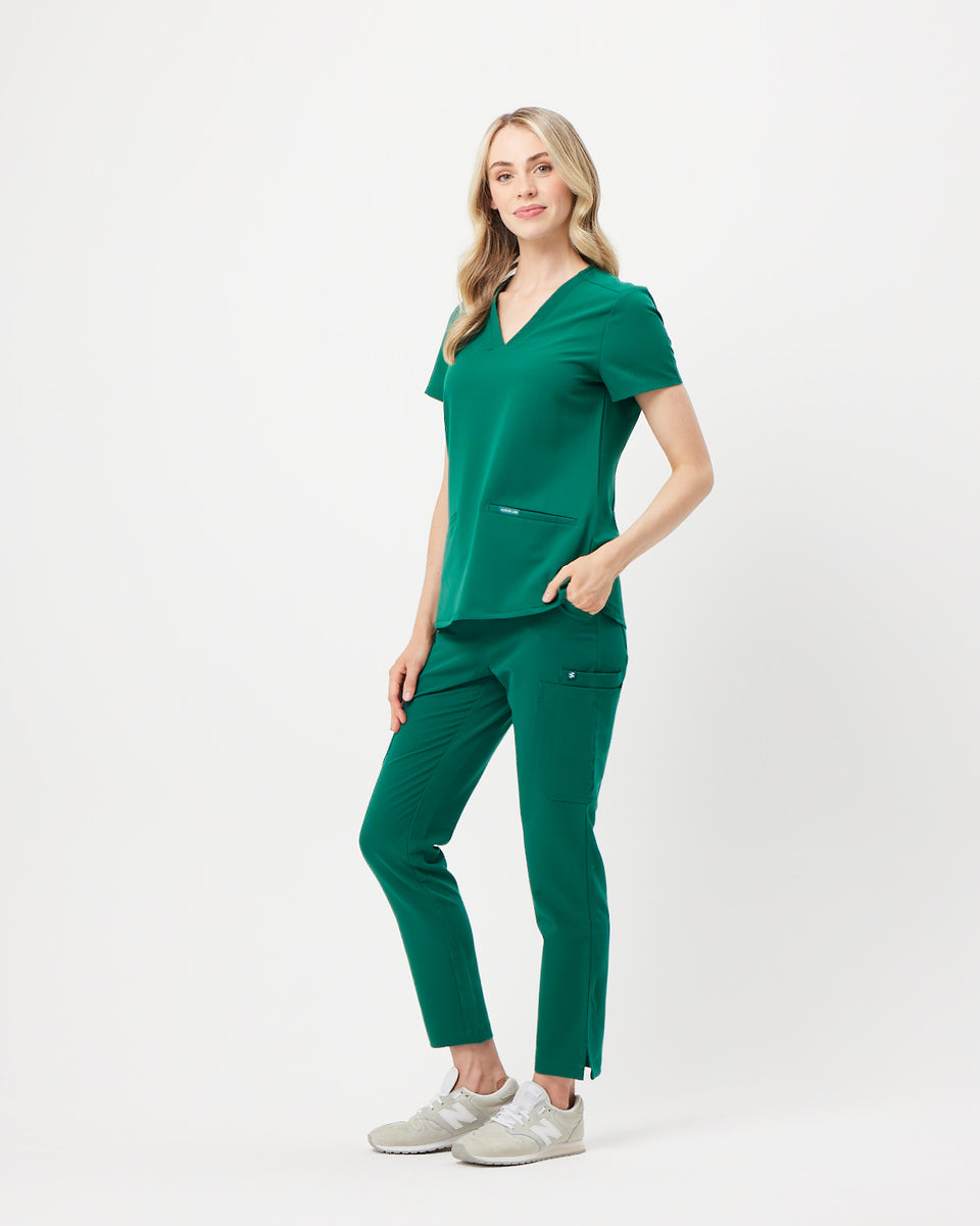 ELIZABETH Two Pocket Scrub Top (Original SLTECH™ fabric) - Hunter Gree ...