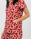 ELIZABETH Two Pocket Scrub Top - Raspberry Swirl