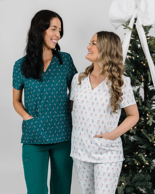ELIZABETH Two Pocket Scrub Top - Picture Perfect Christmas